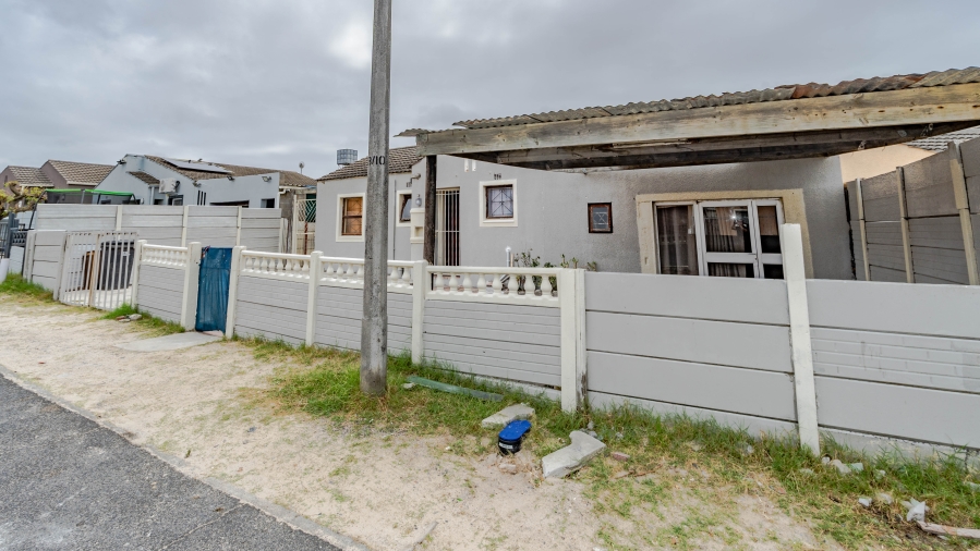 2 Bedroom Property for Sale in Hillcrest Heights Western Cape